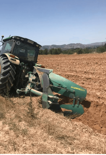 Tractor labrando